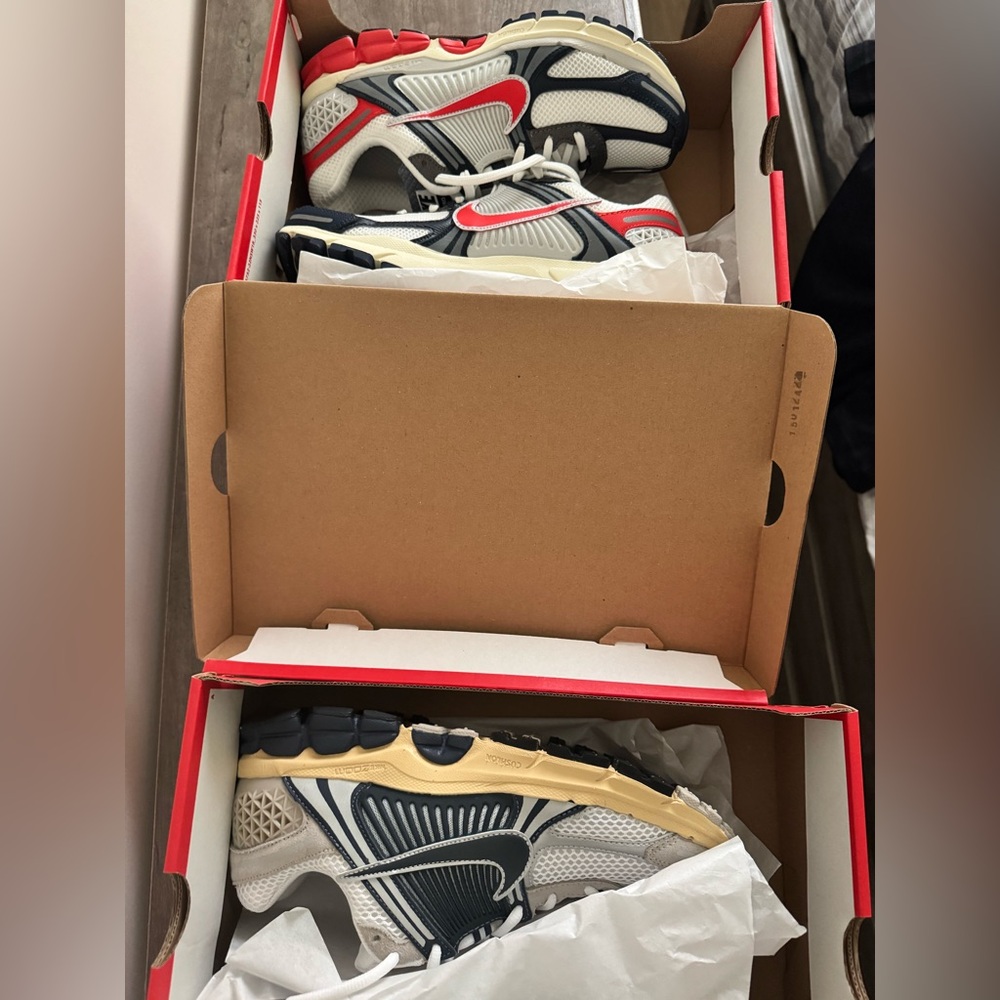 2 pairs of Nike vomero 5’s as 9.5